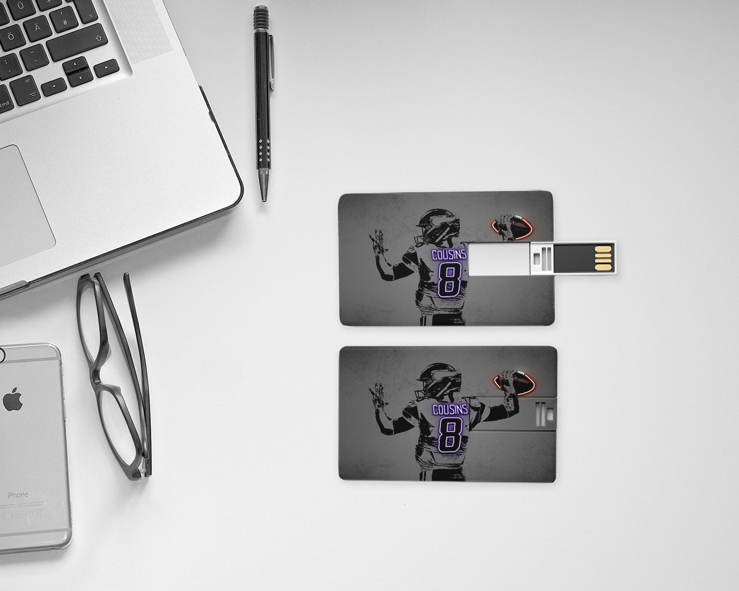 Memoria USB con efecto neón de Kirk Cousins