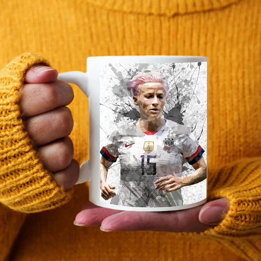 Taza y posavasos con efecto salpicado de Megan Rapinoe