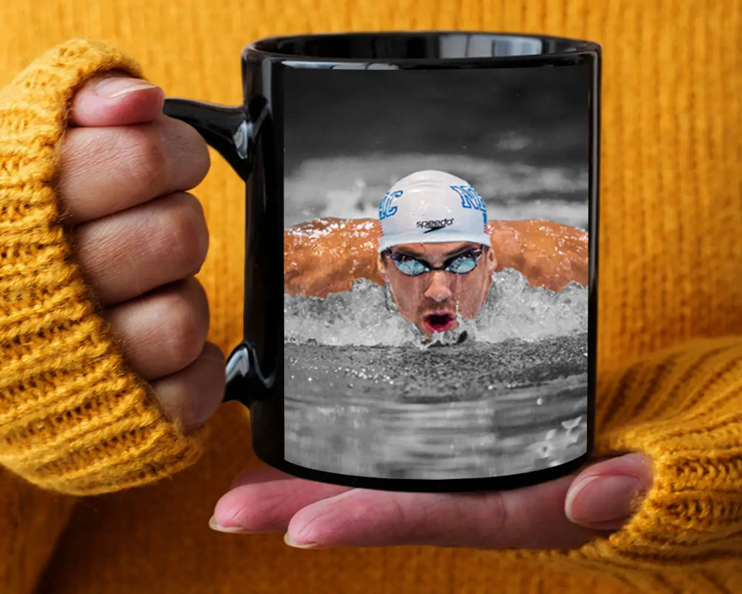 Taza y posavasos con efecto salpicado de Aaron Donald