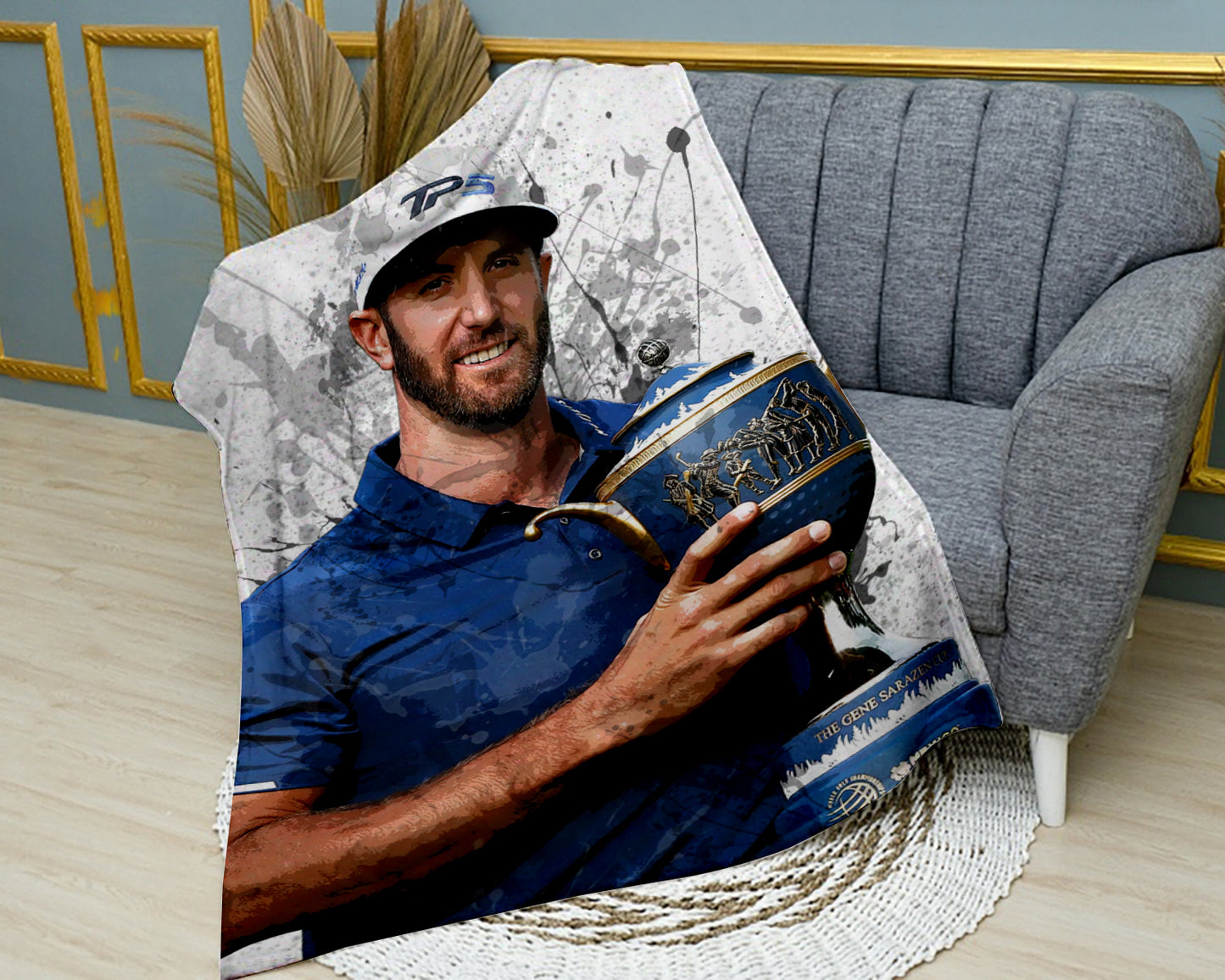 Manta polar con efecto salpicado de Dustin Johnson con trofeo